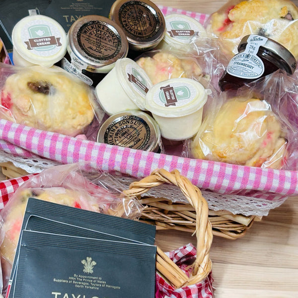 Fruit scone - Mrs O’Reilly’s Personalised Cream Tea fruit scones for four in a gift wrapped basket
